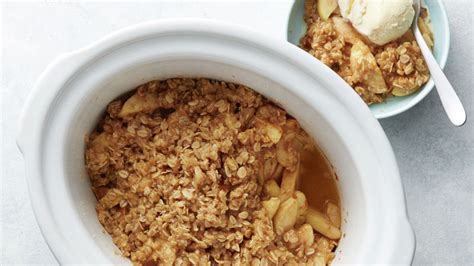 slow-cooker-apple-crisp-recipe-pillsburycom image