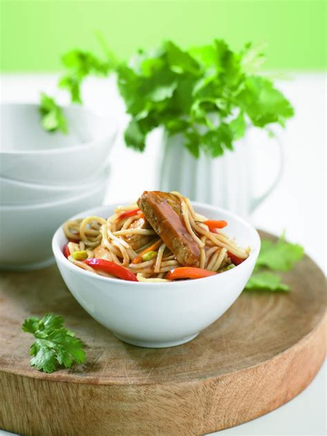 tofu-and-noodle-stir-fry-healthy-food-guide image