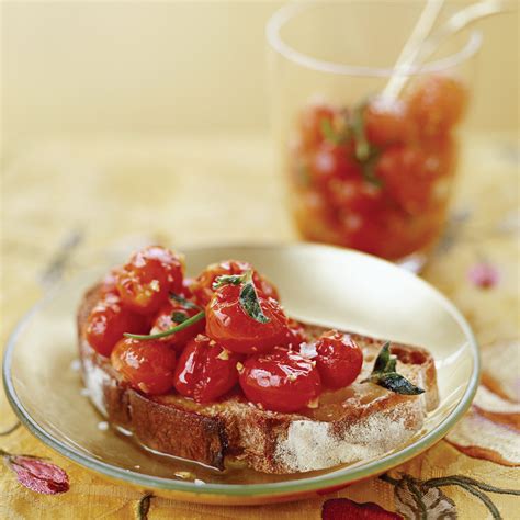 roasted-grape-tomatoes-and-garlic-in-olive-oil-food image