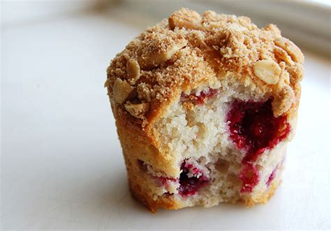 easy-frozen-raspberry-muffins-difference-between image