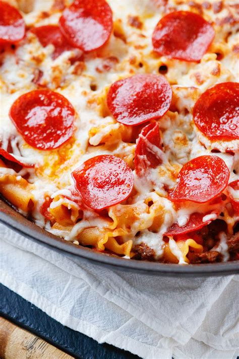 cheesy-pepperoni-pizza-pasta-best-pasta-bake image