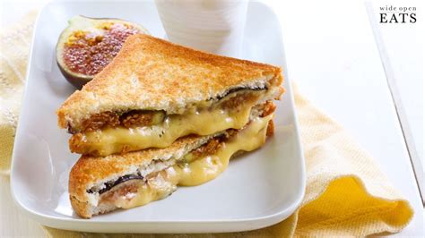 fresh-fig-and-cheddar-grilled-cheese-sandwich-wide image