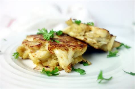 classic-maryland-crab-cakes-old-bay-crab-cakes image
