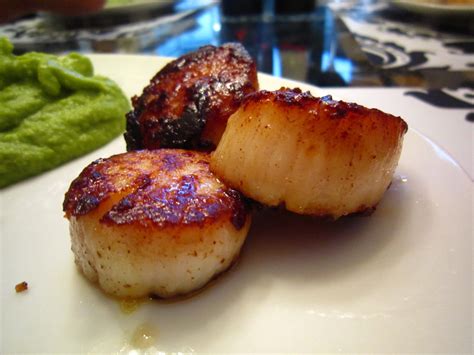 pan-seared-scallops-with-lime-infused-olive-oil image