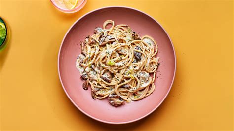 pasta-with-mushrooms-and-cashew-cream-recipe-bon image