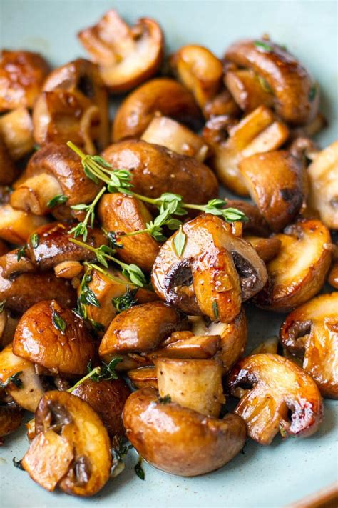 garlic-mushrooms-with-lemon-thyme-cooked image