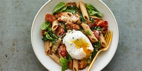 spinach-and-tomato-pasta-with-a-poached-egg image
