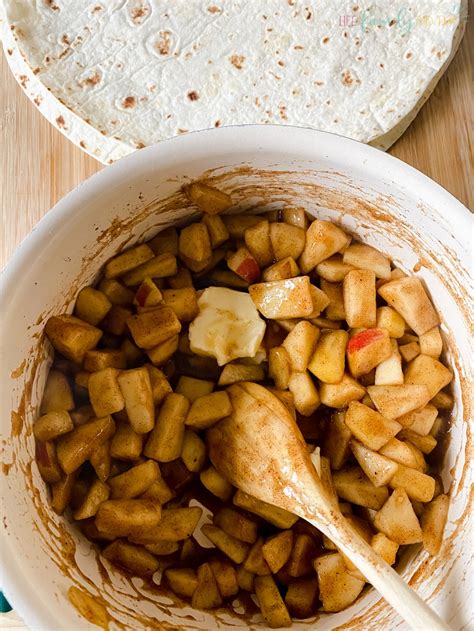 delicious-and-easy-tortilla-apple-pie-recipe-life image