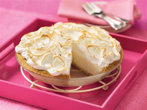 irresistibly-easy-frozen-lemon-meringue-pie image