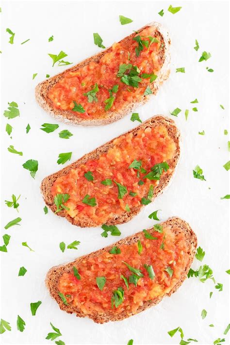 pan-con-tomate-spanish-tomato-toast-simple-vegan image