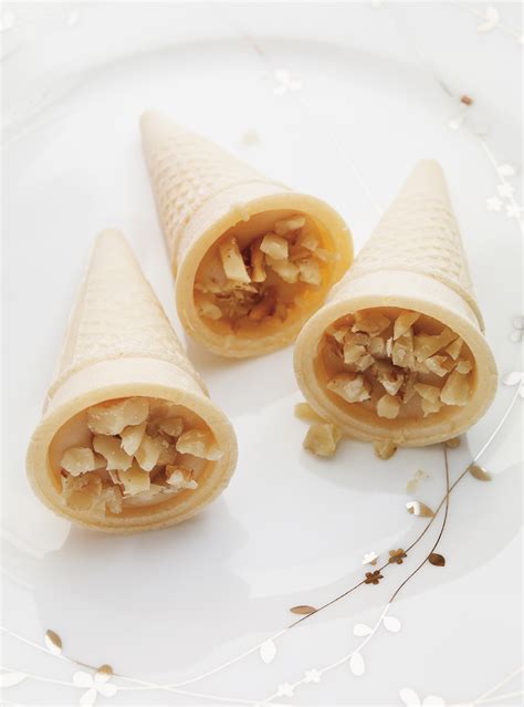 sugar-fudge-filled-mini-cones-ricardo image