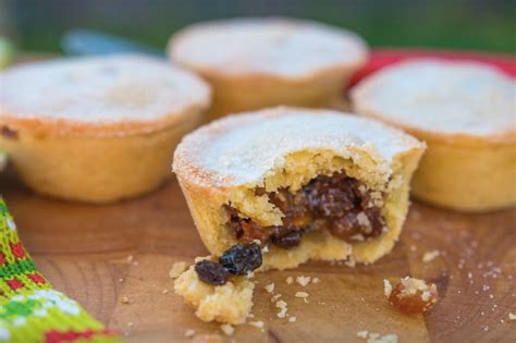mince-pies-with-a-sweet-short-crust-pastry-steves image