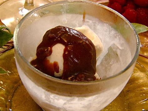 balsamic-caramel-sauce-over-vanilla-ice-cream-j image