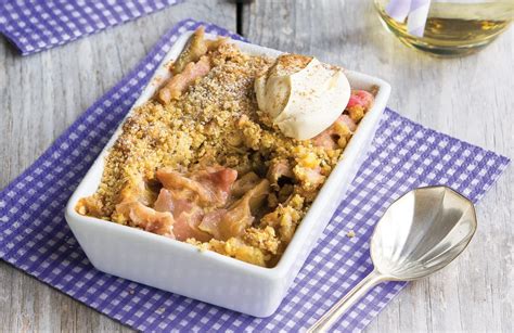 apple-and-rhubarb-crumble-healthy-food-guide image