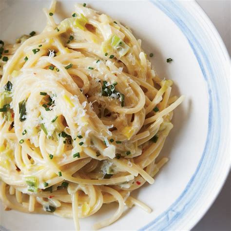 creamy-one-pot-spaghetti-with-leeks-recipe-ashley image