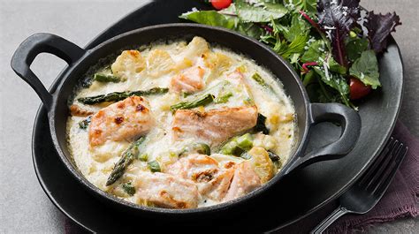 salmon-asparagus-gratin-with-parmesan-sauce-iga image
