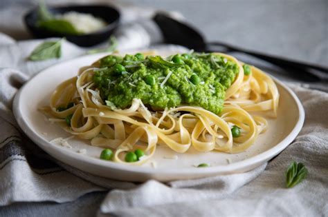 pea-pasta-sauce-fresh-or-frozen-peas-lucis-morsels image