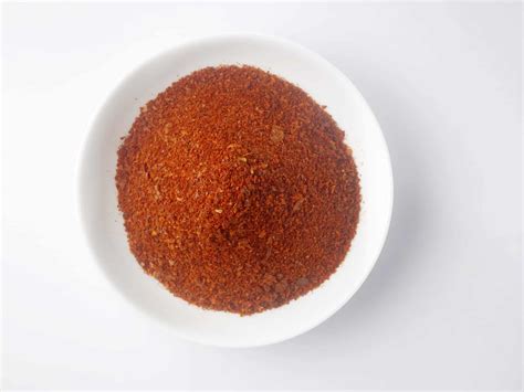 dark-chili-powder-vs-light-chili-powder-pepperscale image