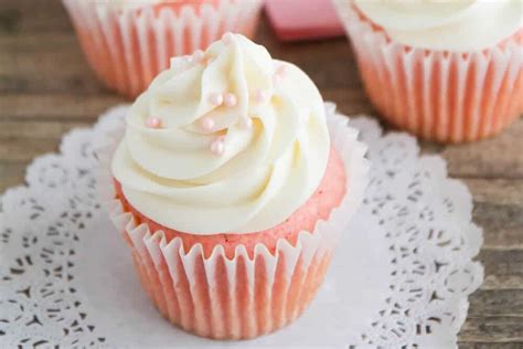 pink-velvet-cupcakes-w-cream-cheese-frosting-i-heart image