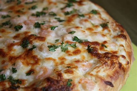 white-garlic-shrimp-pizza-csmonitorcom image