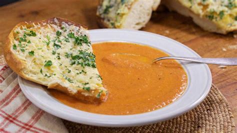 roasted-garlic-tomato-soup-with-cheesy-garlic-bread image