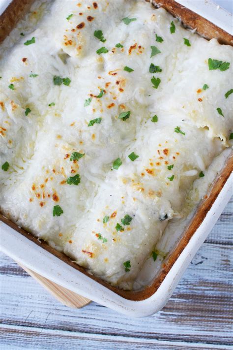 the-best-chicken-alfredo-lasagna-roll-ups-recipe-lady image