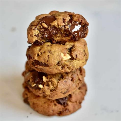 oeey-gooey-vegan-chocolate-chip-cookies image