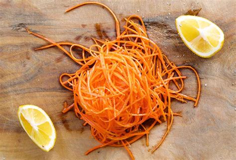 grated-carrot-salad-leites-culinaria image