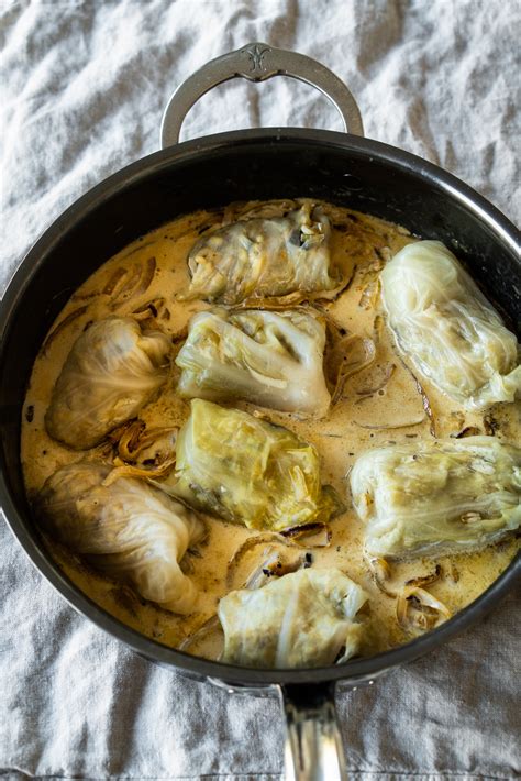 vegetarian-cabbage-rolls-with-mushrooms-anna image
