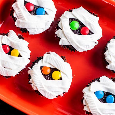easy-mummy-cupcakes-recipe-for-halloween-the image
