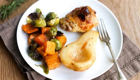 one-pan-roasted-chicken-and-pears-usa-pears image