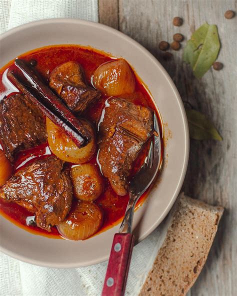 stifado-traditional-beef-stew-with-shallots image