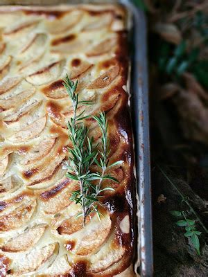 apple-pie-with-rosemary-easy-peasy-dish image
