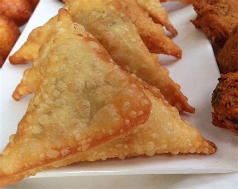 somali-sambusa-is-a-stuffed-triangular-pastries-with image