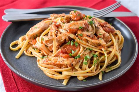chicken-tomato-pasta-cook2eatwell image