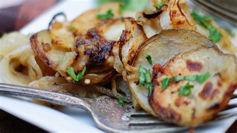 lyonnaise-potatoes-skillet-potatoes-sweet-onions image