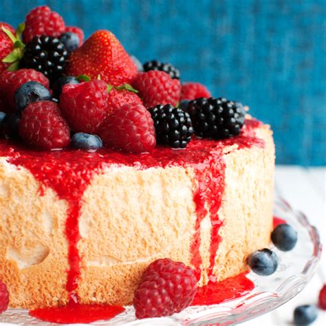perfect-angel-food-cake-with-raspberry-sauce-and image