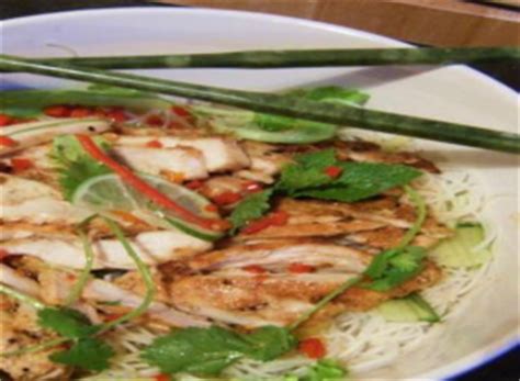 bun-ga-nuong-grilled-chicken-and-vermicelli-salad image