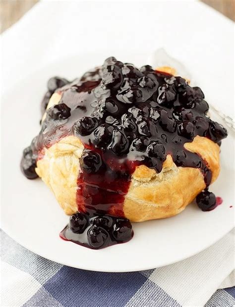baked-brie-with-spicy-blueberry-sauce-blueberryorg image