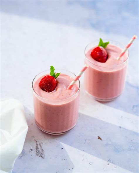 perfect-strawberry-smoothie-a-couple-cooks image