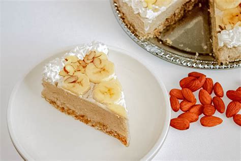 vegan-banana-cream-pie-happy-belly-foodie image