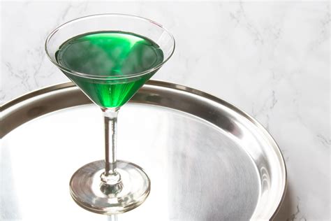 emerald-isle-gin-and-mint-cocktail-recipe-the-spruce image
