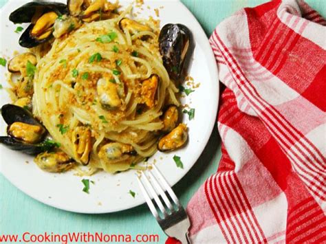 spaghetti-with-mussels-and-toasted-breadcrumbs image