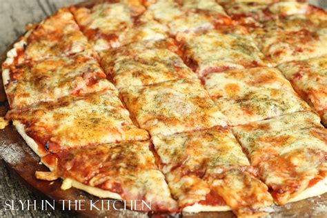 bbq-and-ham-pizza-slyh-in-the-kitchen image