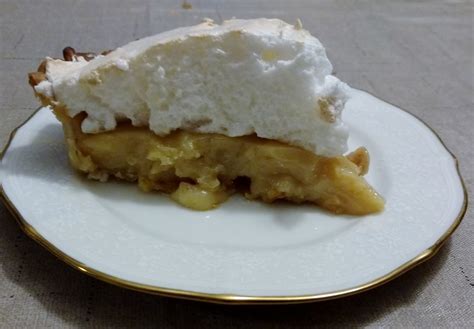aunt-ethels-old-fashioned-caramel-pie-recipe-delishably image