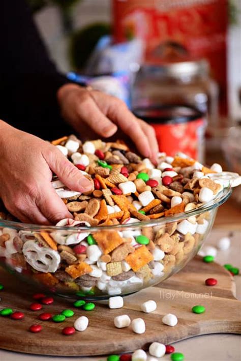 christmas-snack-reindeer-trail-mix-tidymom image