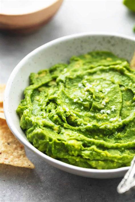 best-guacamole-only-3-ingredients-creme-de-la image