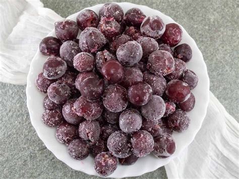frozen-grapes-how-to-freeze-enjoy-organic-facts image