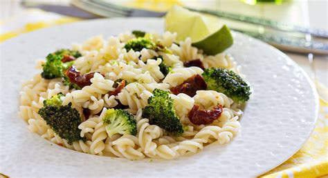 broccoli-sundried-tomato-pasta-recipe-barber image