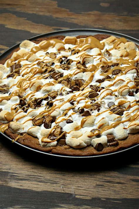 chocolate-peanut-butter-dessert-pizza-food image